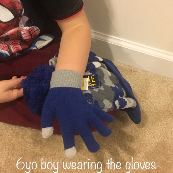 Camouflage Hat & Touch Friendly Glove Set - Boys - Picture 5 of 6